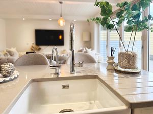 DE VERE LANE- click for photo gallery